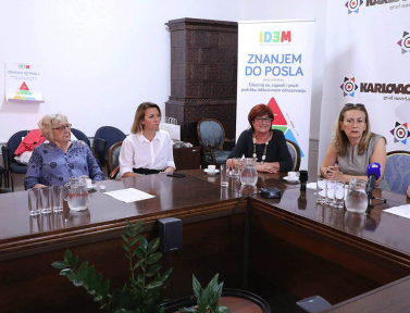 Predstavljen projekt „Znanjem do posla“